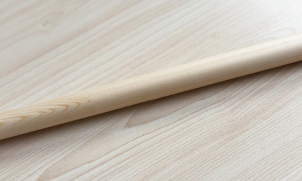 木の丸棒の画像