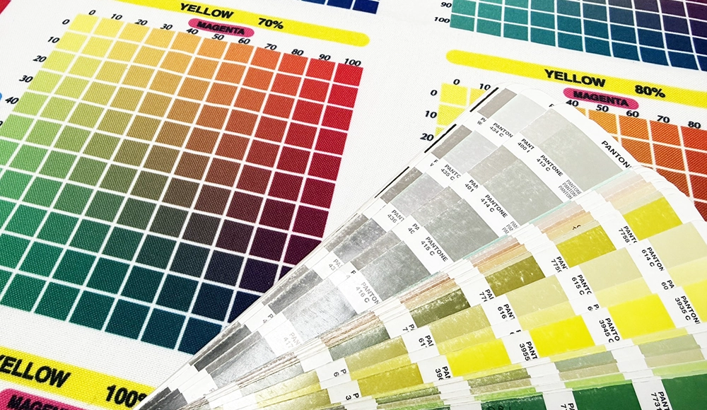 色味本とPANTONEの画像