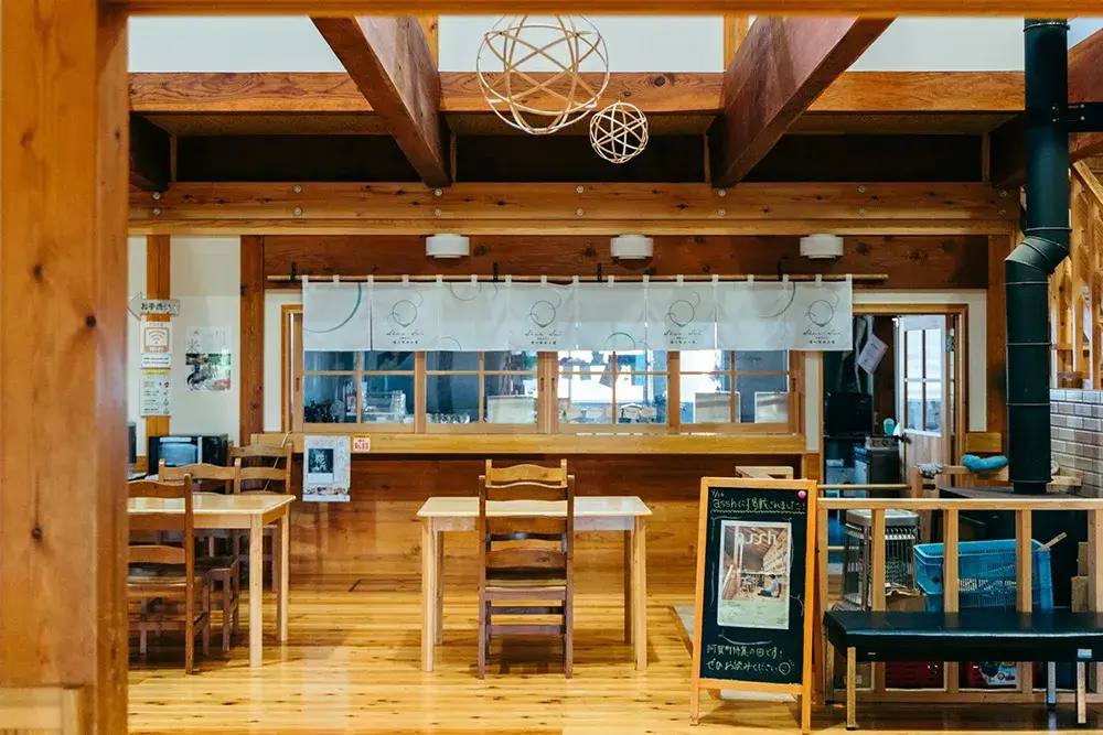 店内にかかっている短い暖簾