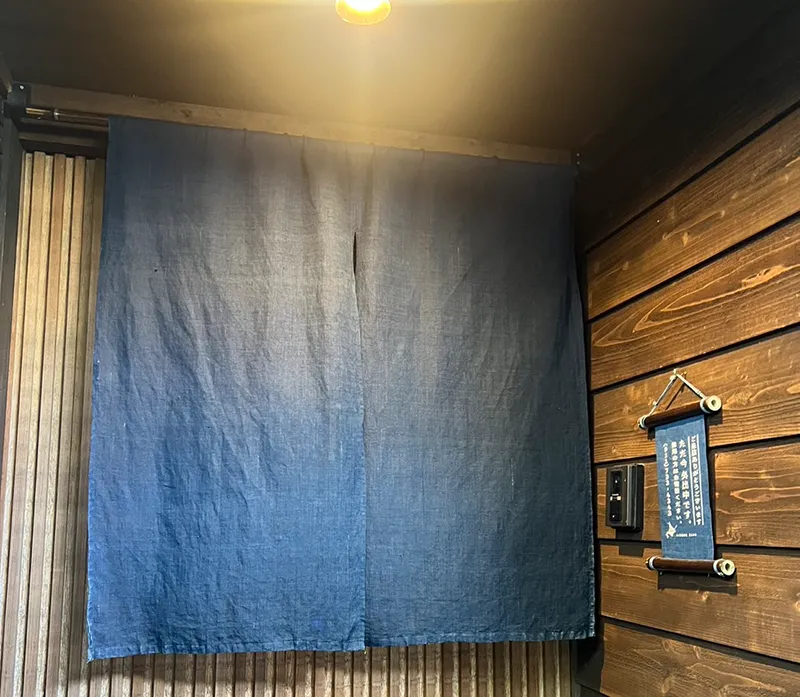 和の雰囲気のある麻のれん