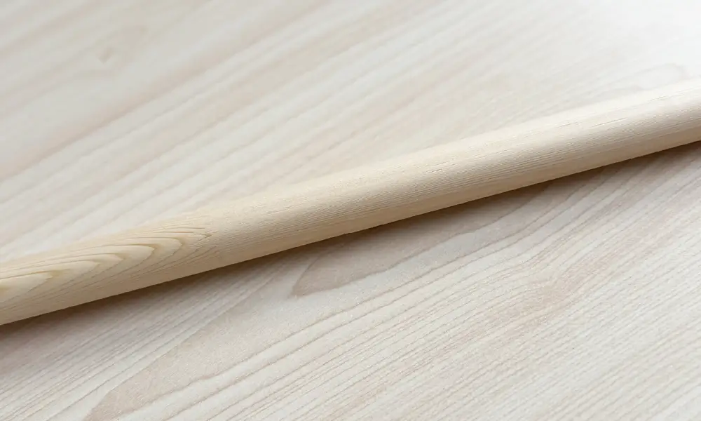 木の丸棒の画像